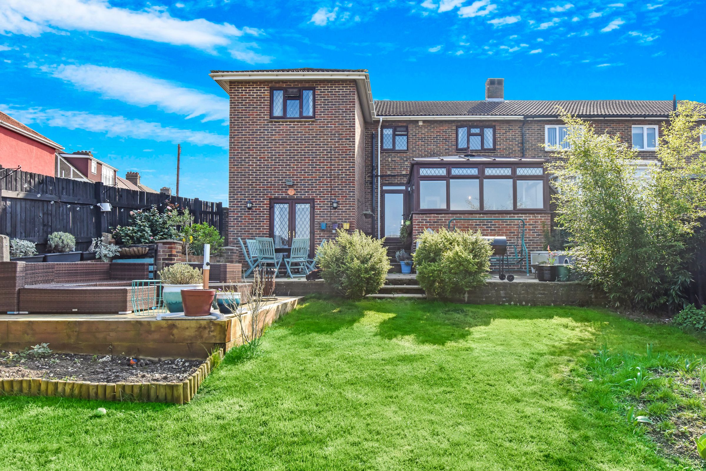 5 bed semidetached house for sale in Hill Road, Borstal, Rochester