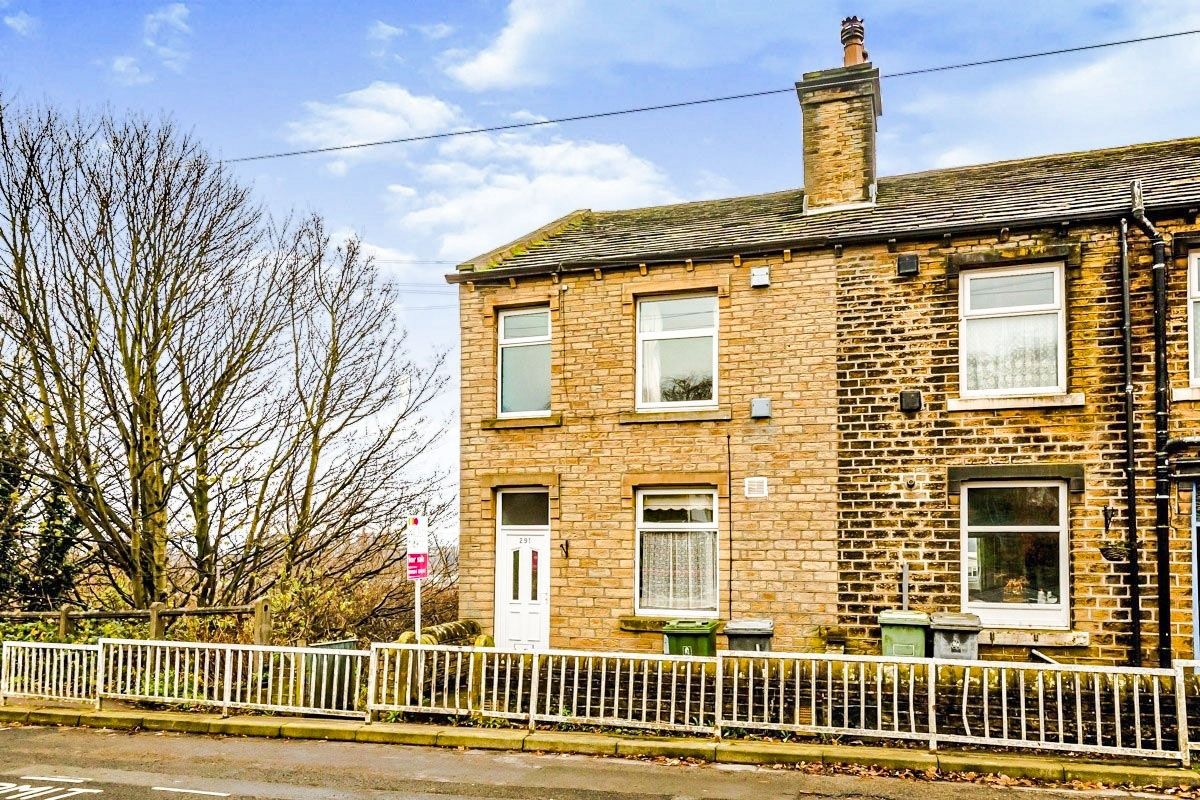 3 bed end terrace house for sale in New Hey Road, Salendine Nook