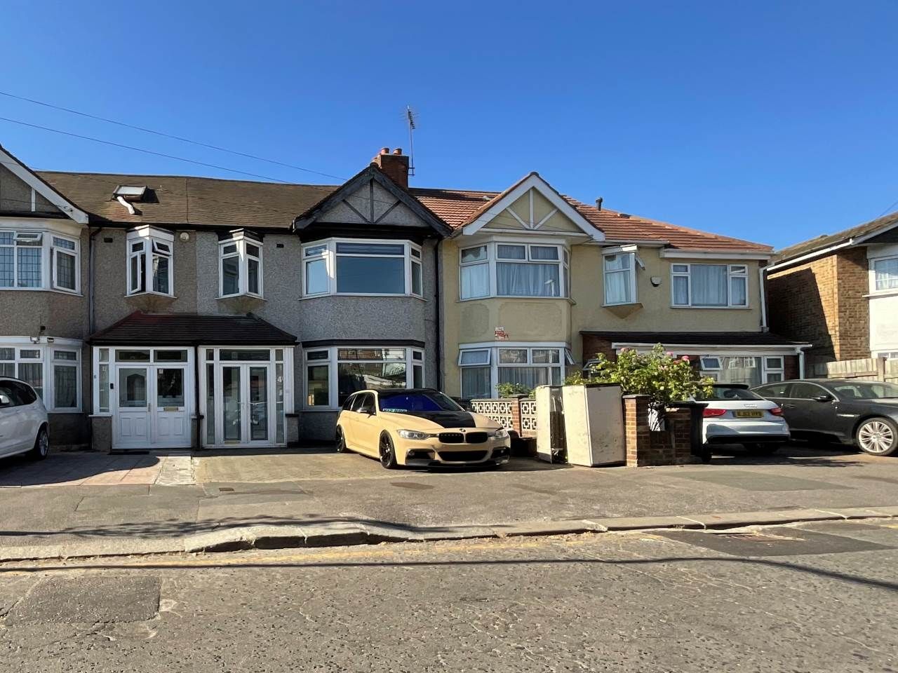 4 bed property to rent in Waverley Gardens, Barkingside, Essex IG6 Zoopla