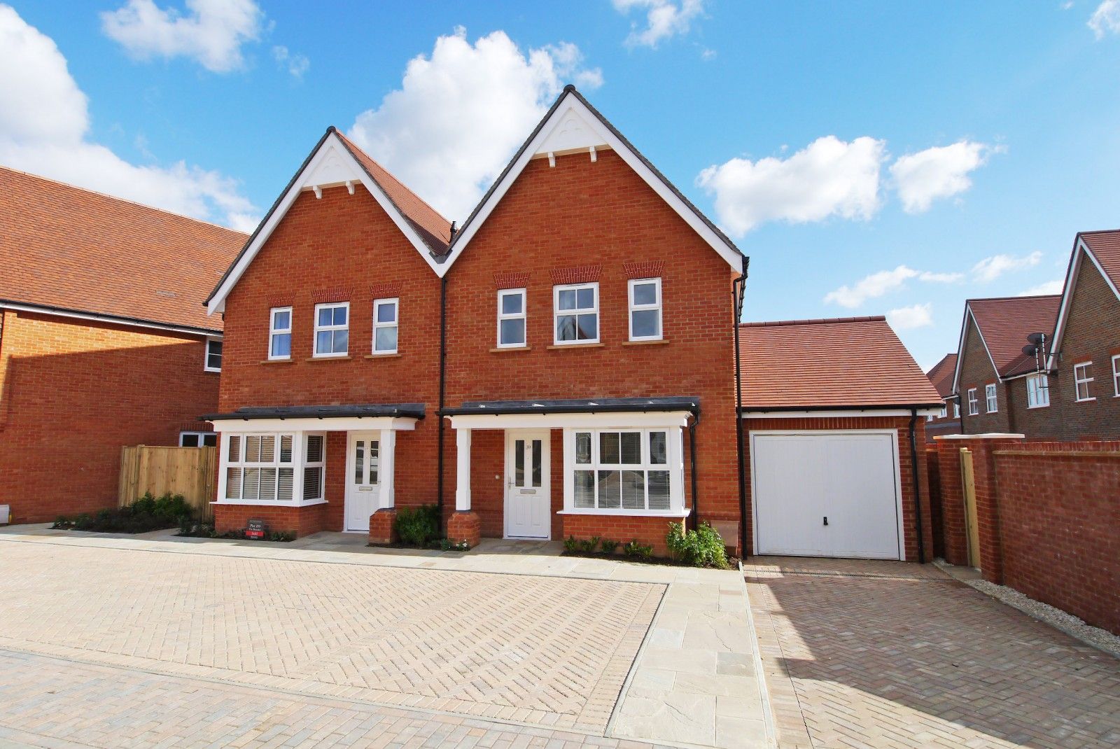 3 bed semidetached house to rent in Highwood Crescent, Highwood