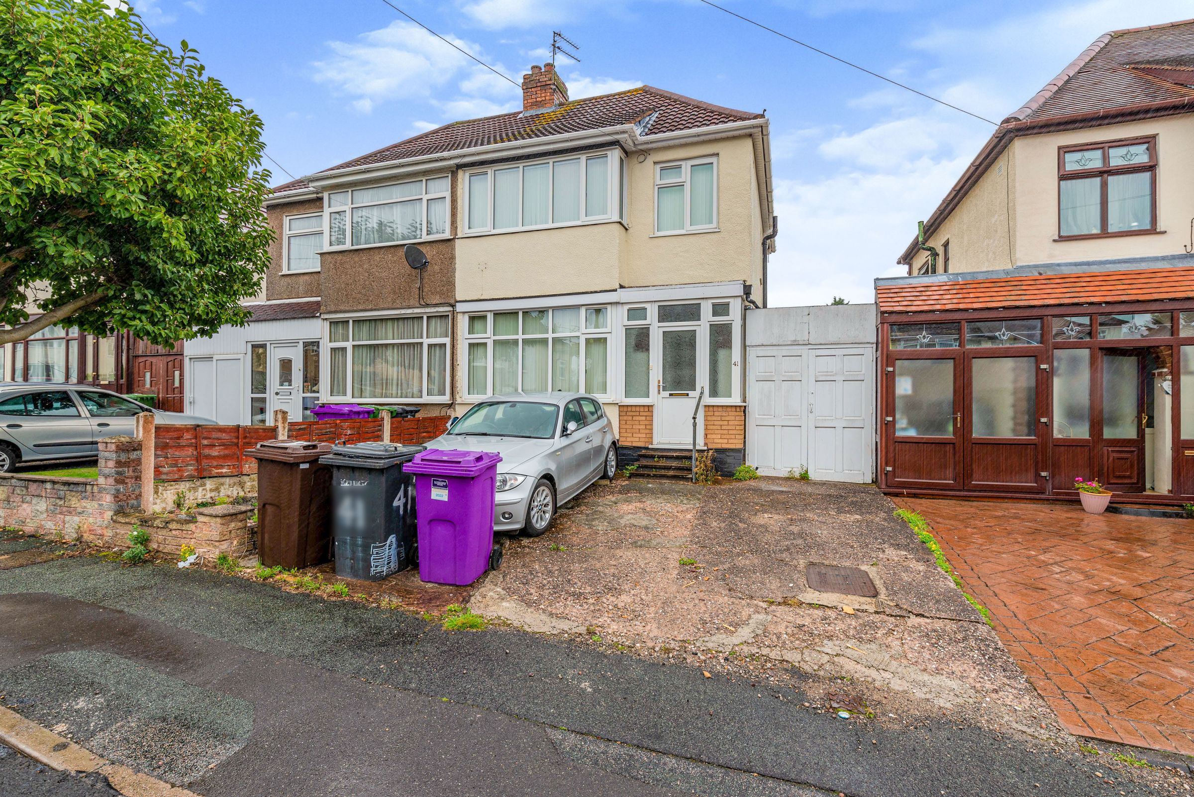 3 bed semidetached house for sale in Lynton Avenue, Claregate