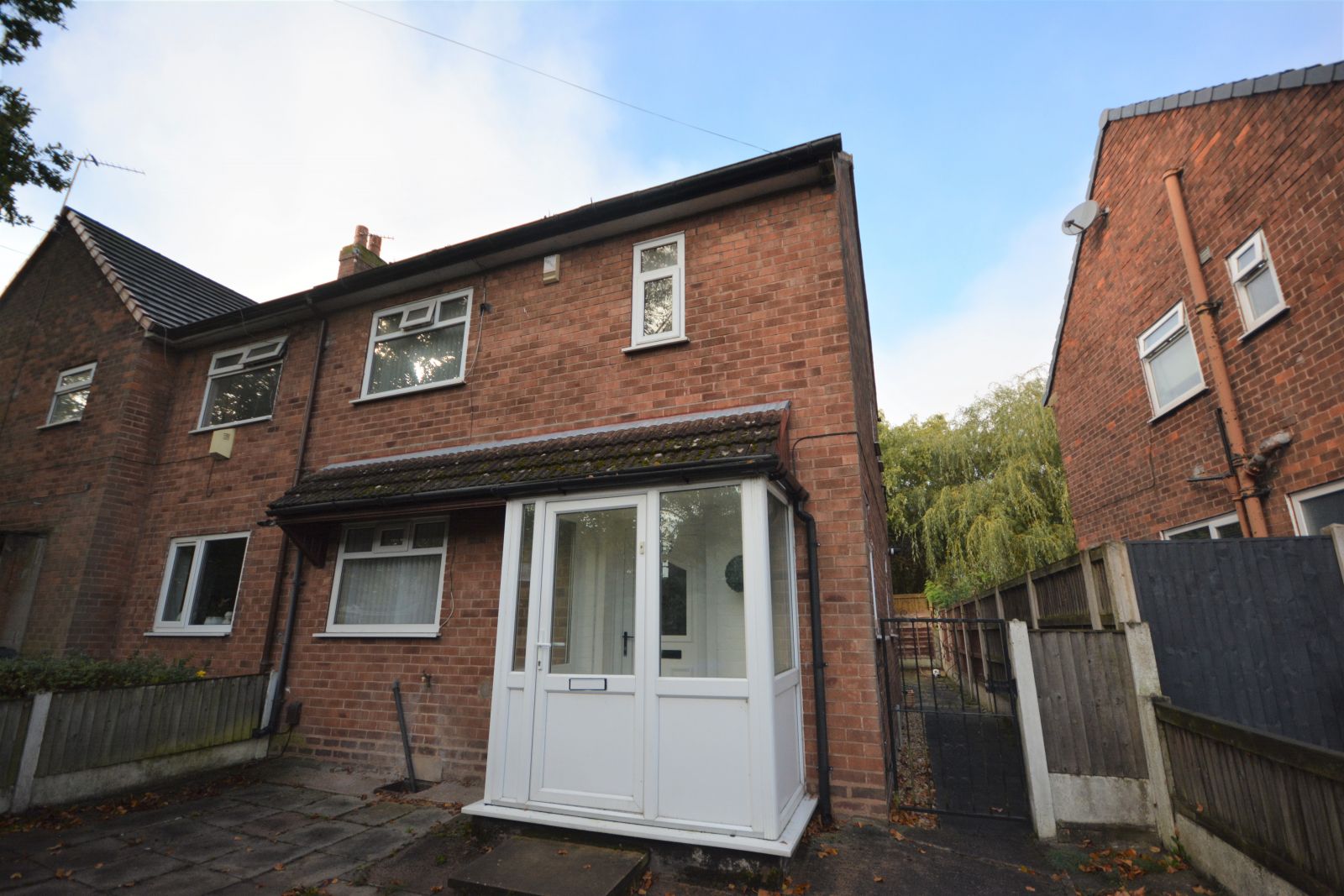 2 bed semidetached house to rent in Peel Hall Road, Manchester M22