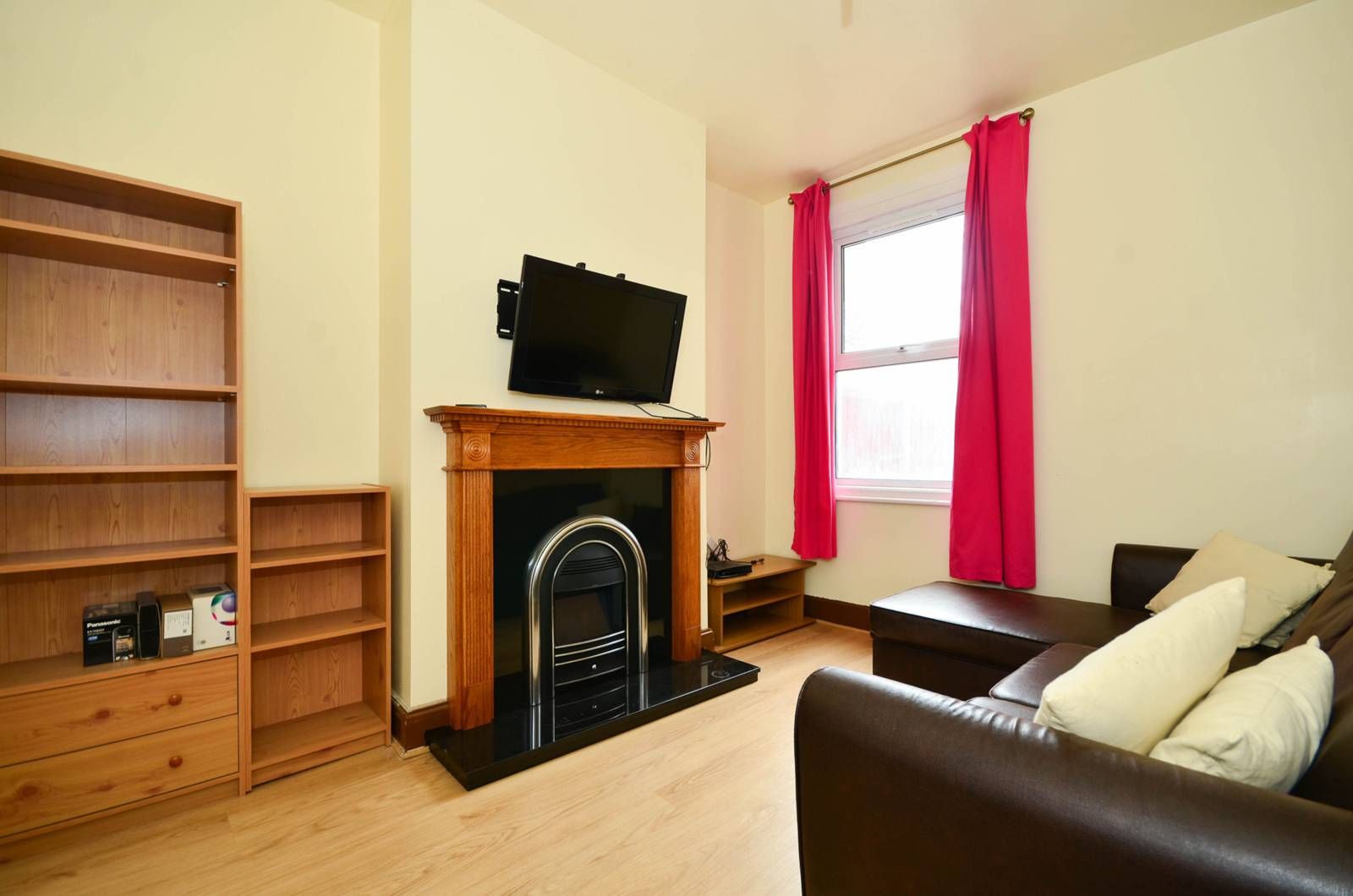 4 bed detached house to rent in Idmiston Road, Stratford, London E15