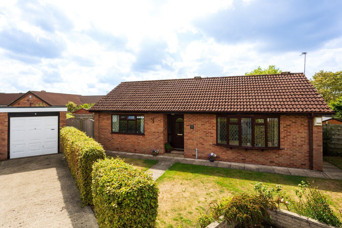 2 bed bungalow for sale in Sussex Way, Strensall, York, North Yorkshire YO32 Zoopla
