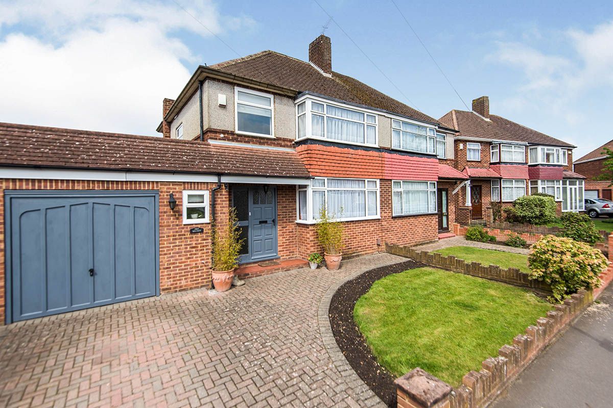 3 bed semidetached house for sale in Arnold Crescent, Isleworth