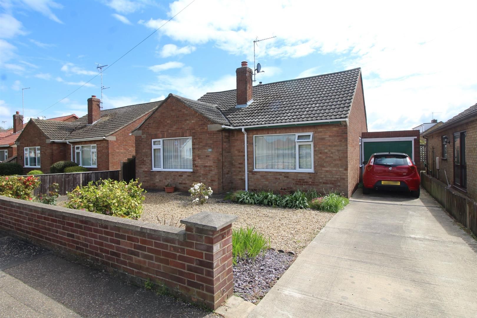 3 bed detached bungalow for sale in Coneygree Road, Stanground