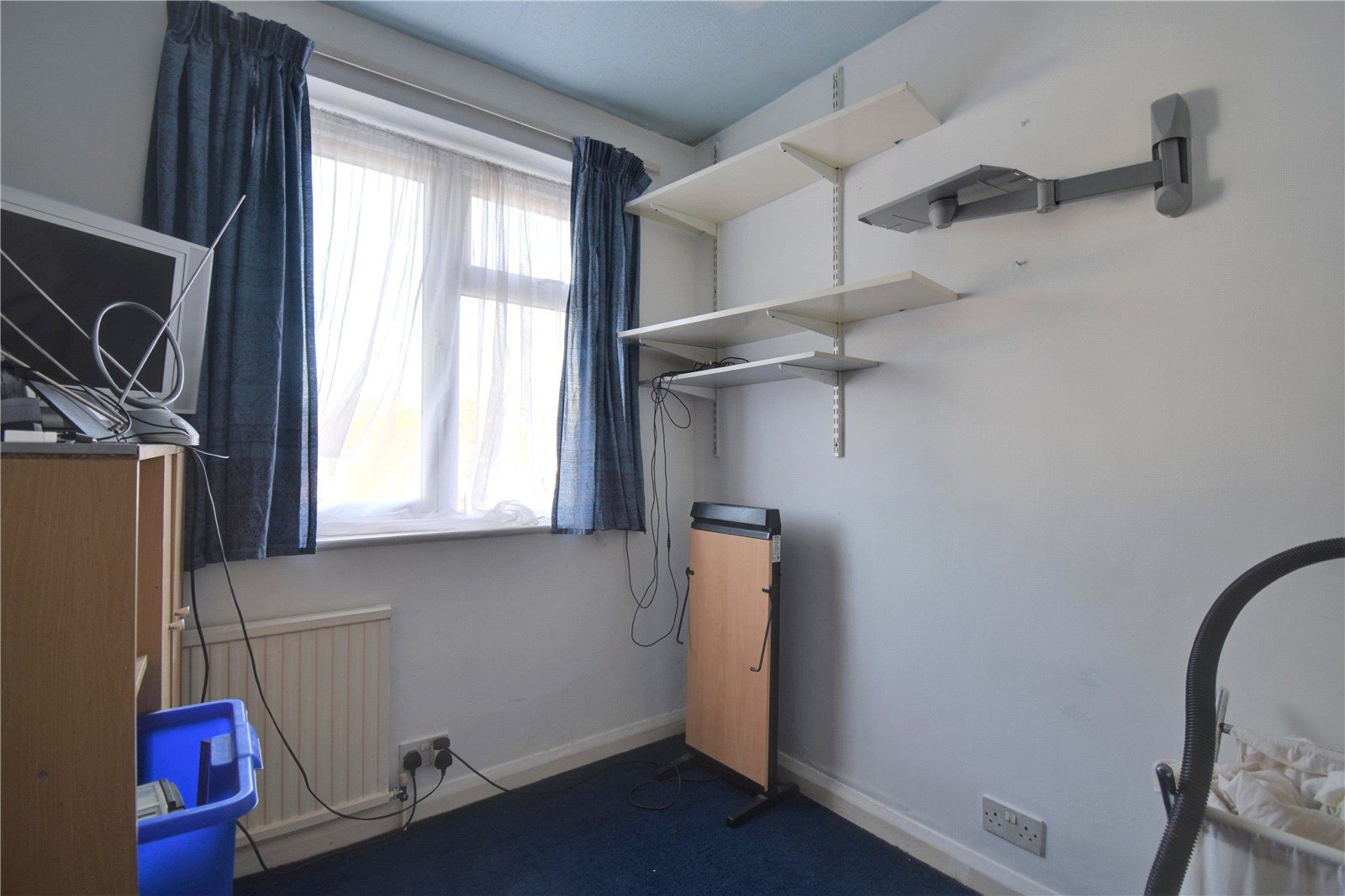 3 bed semidetached house for sale in Bucknalls Lane, Watford