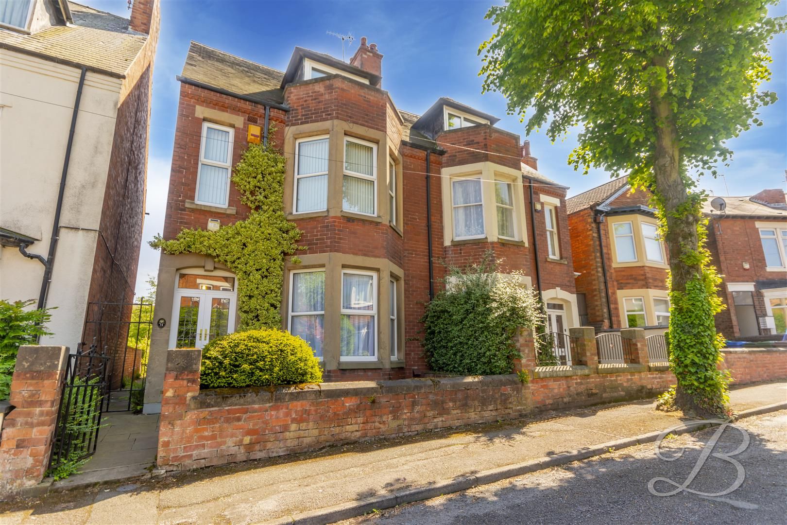 4 bed semidetached house for sale in Layton Avenue, Mansfield NG18