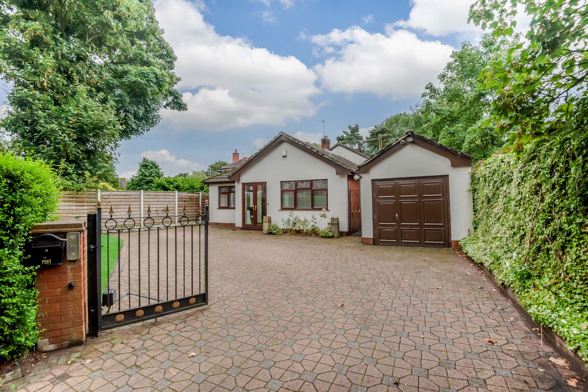 5 bed detached bungalow for sale in Brook Road, Maghull, Liverpool L31