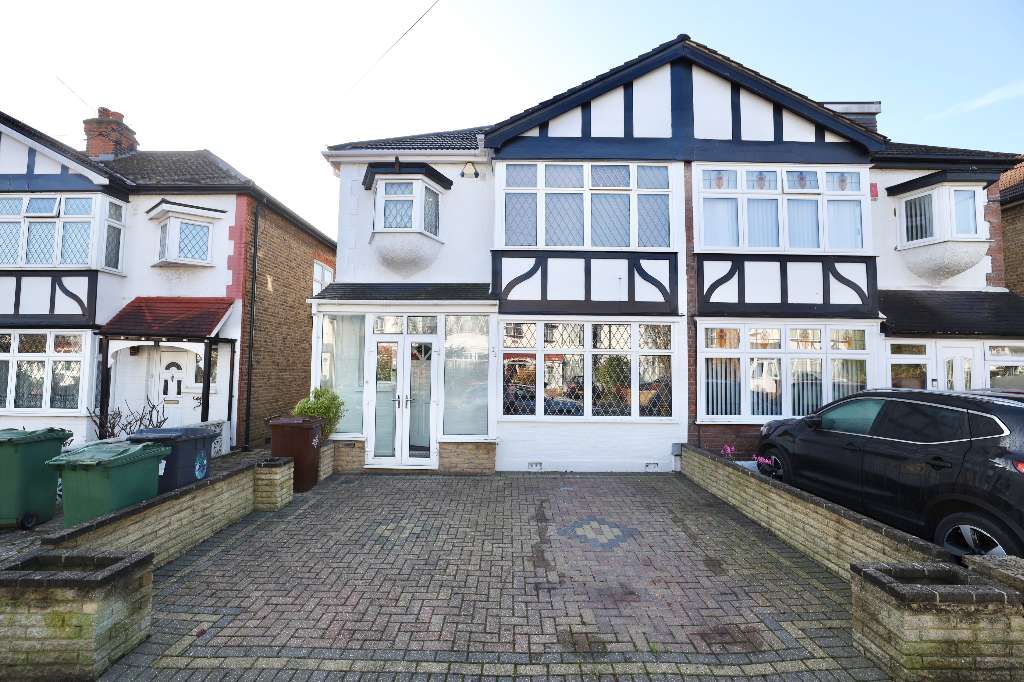 3 bed semidetached house for sale in Normanshire Drive, Chingford E4