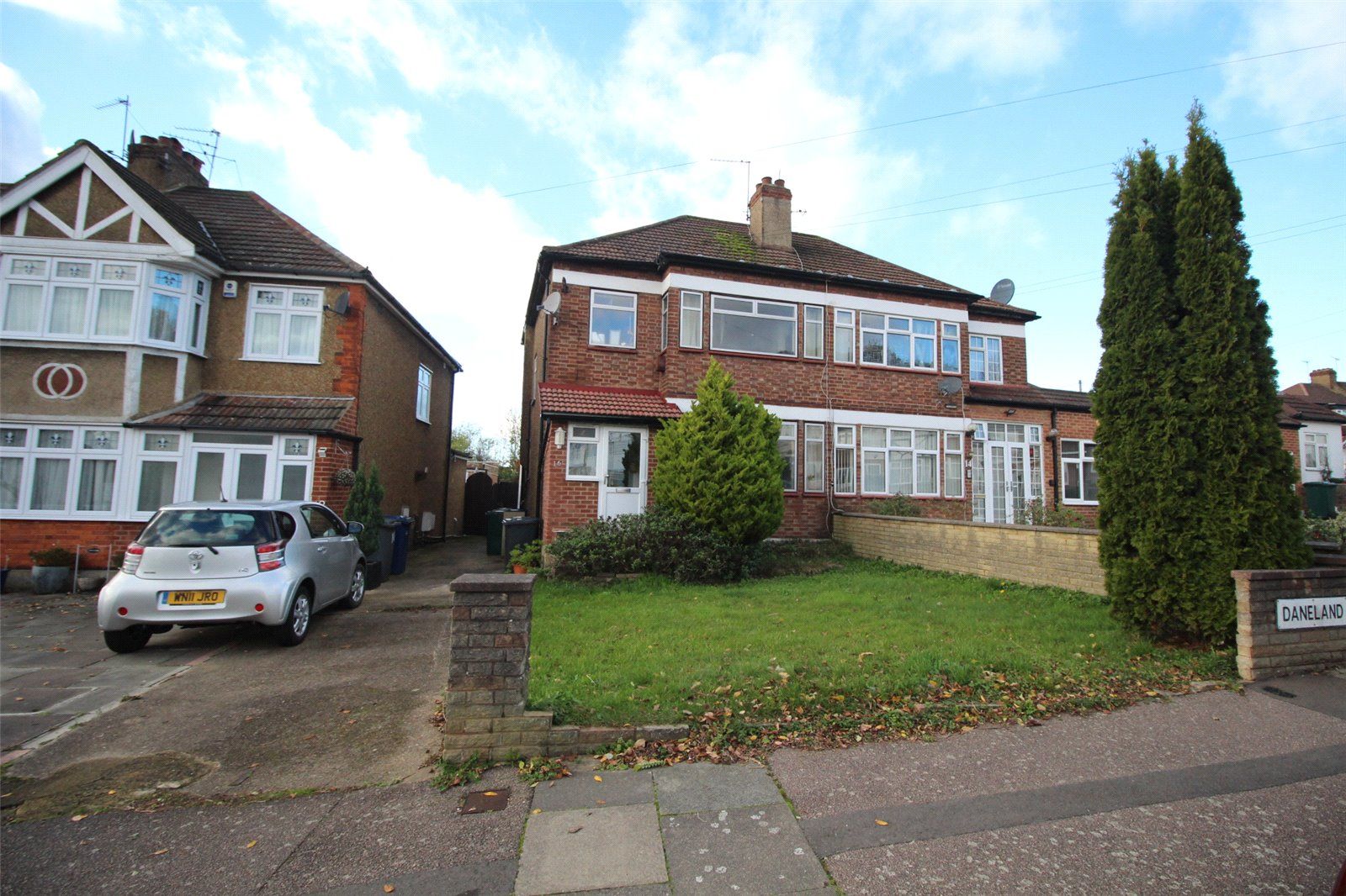 3 bed semidetached house for sale in Daneland, Hertfordshire EN4 Zoopla