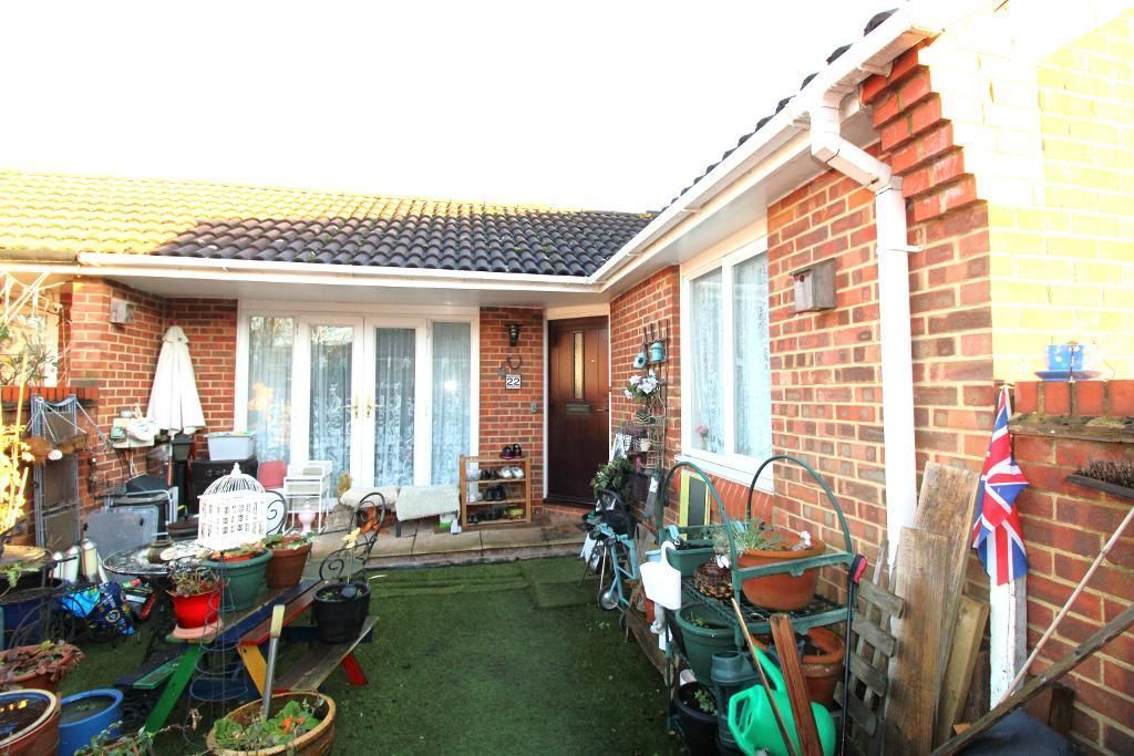 1 bed bungalow for sale in Cheviot Close, Harlington UB3 Zoopla