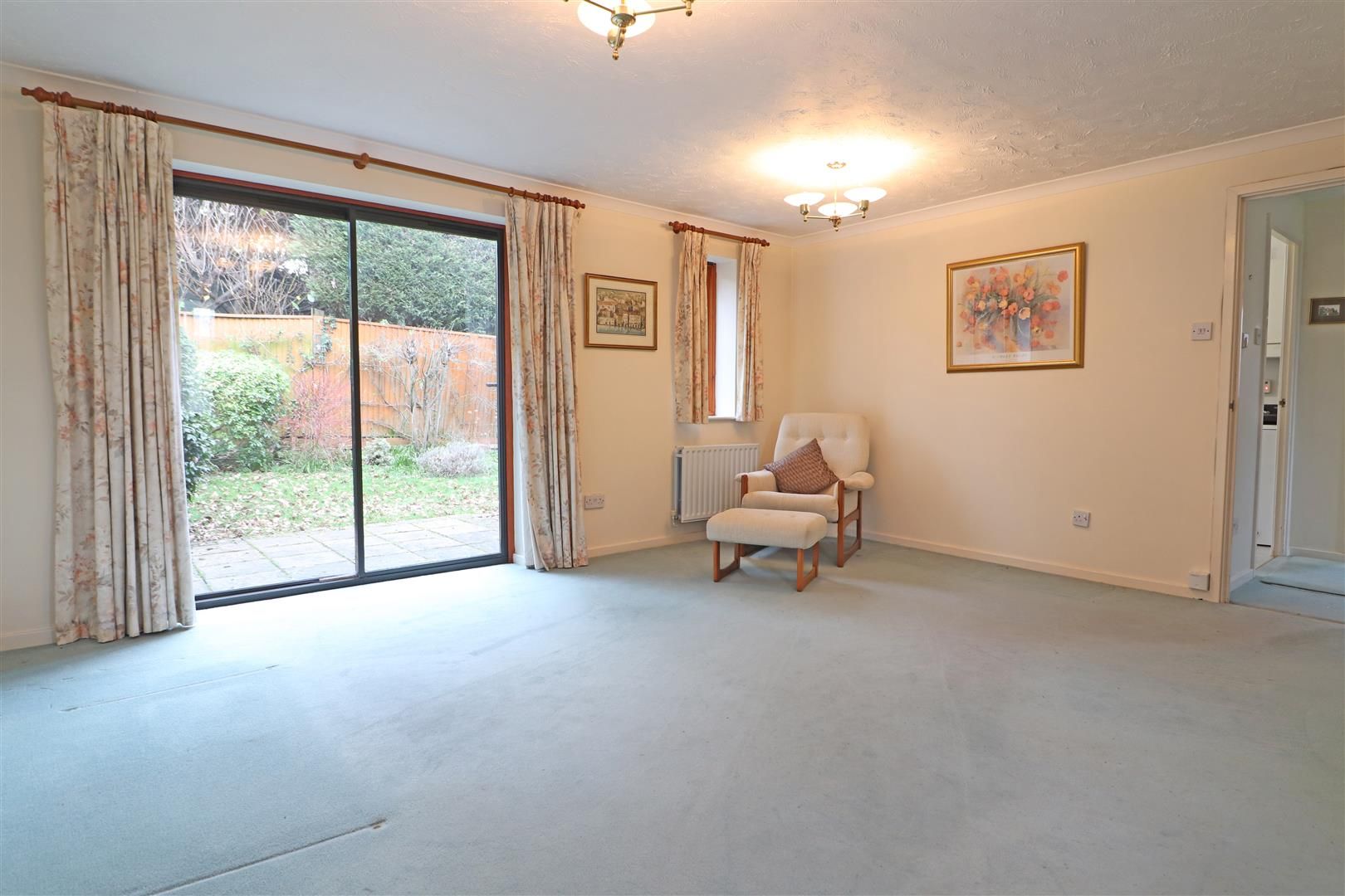 3 bed linkdetached house for sale in Mount Rise, Redhill RH1 Zoopla