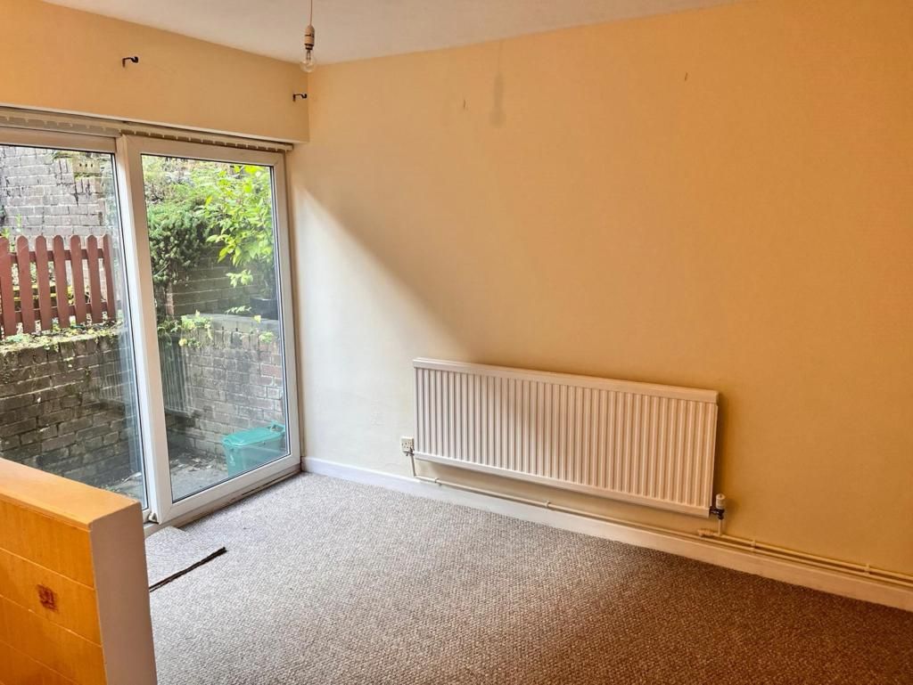 2 bed terraced house to rent in Parc Wern Road, Sketty, Swansea. SA2
