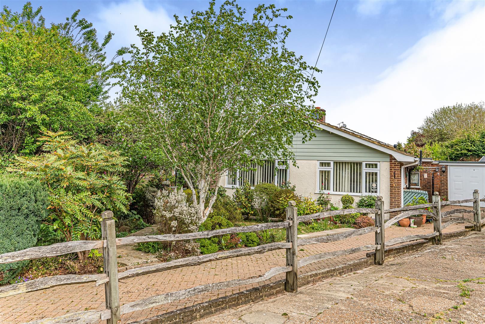 3 bed detached bungalow for sale in Woodlands Close, Hailsham BN27 Zoopla