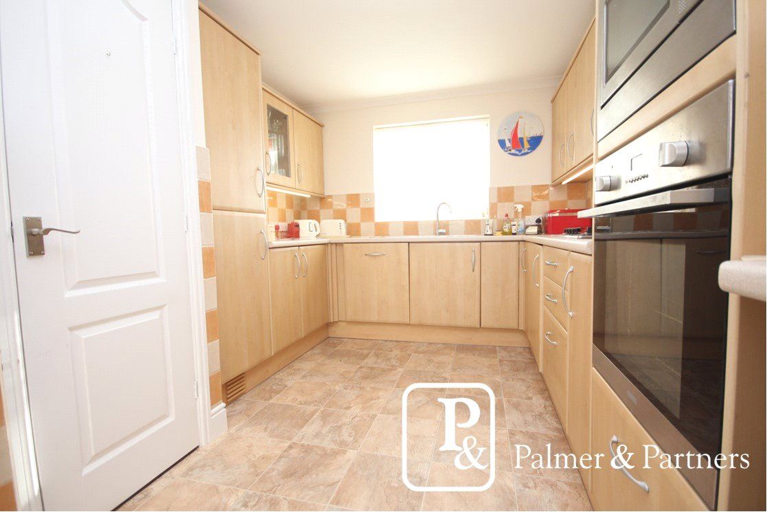 2 bed bungalow for sale in Canterbury Road, HollandOnSea, ClactonOn