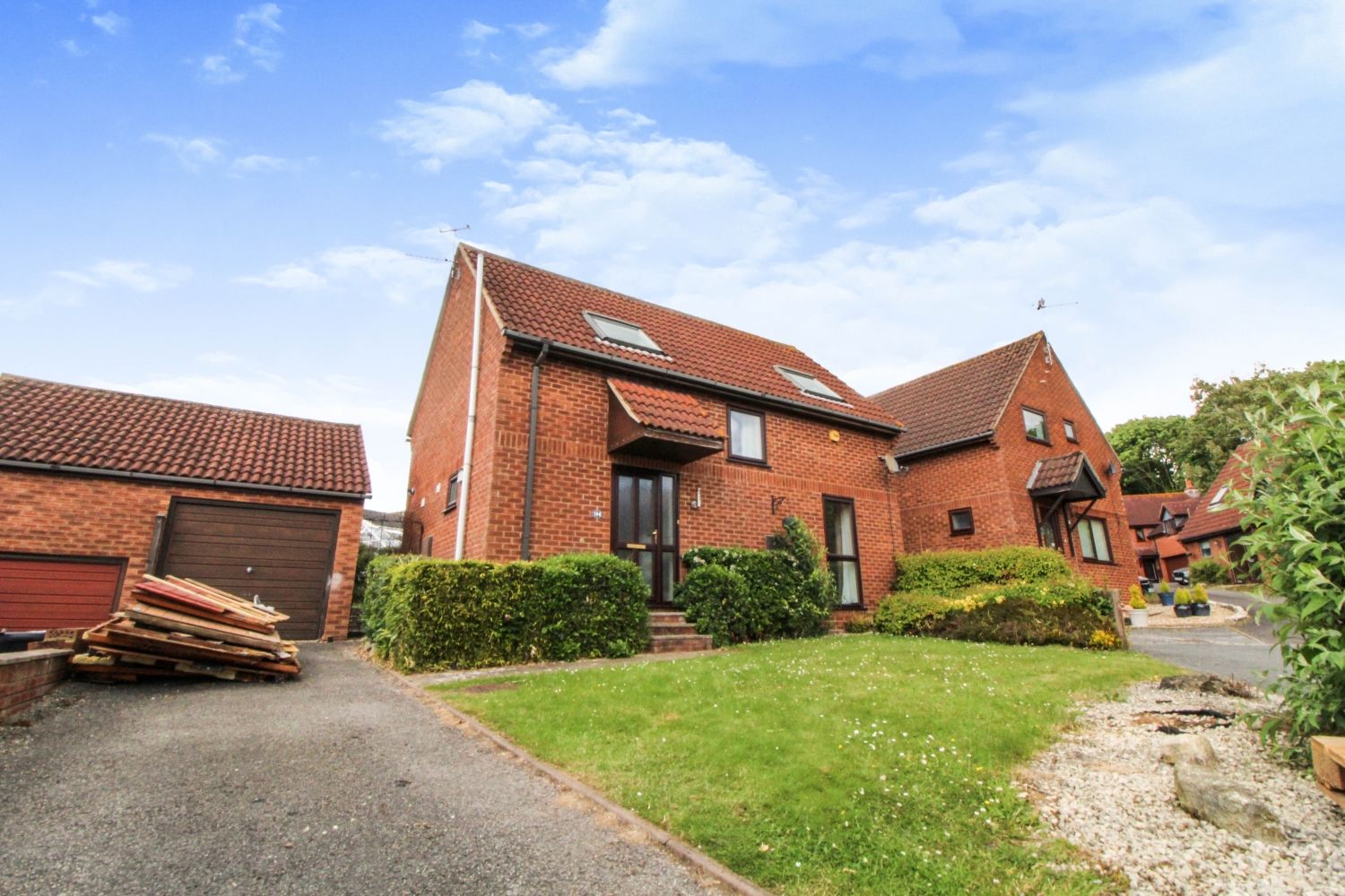 3 bed detached house to rent in Downside Close, Blandford Forum, Dorset