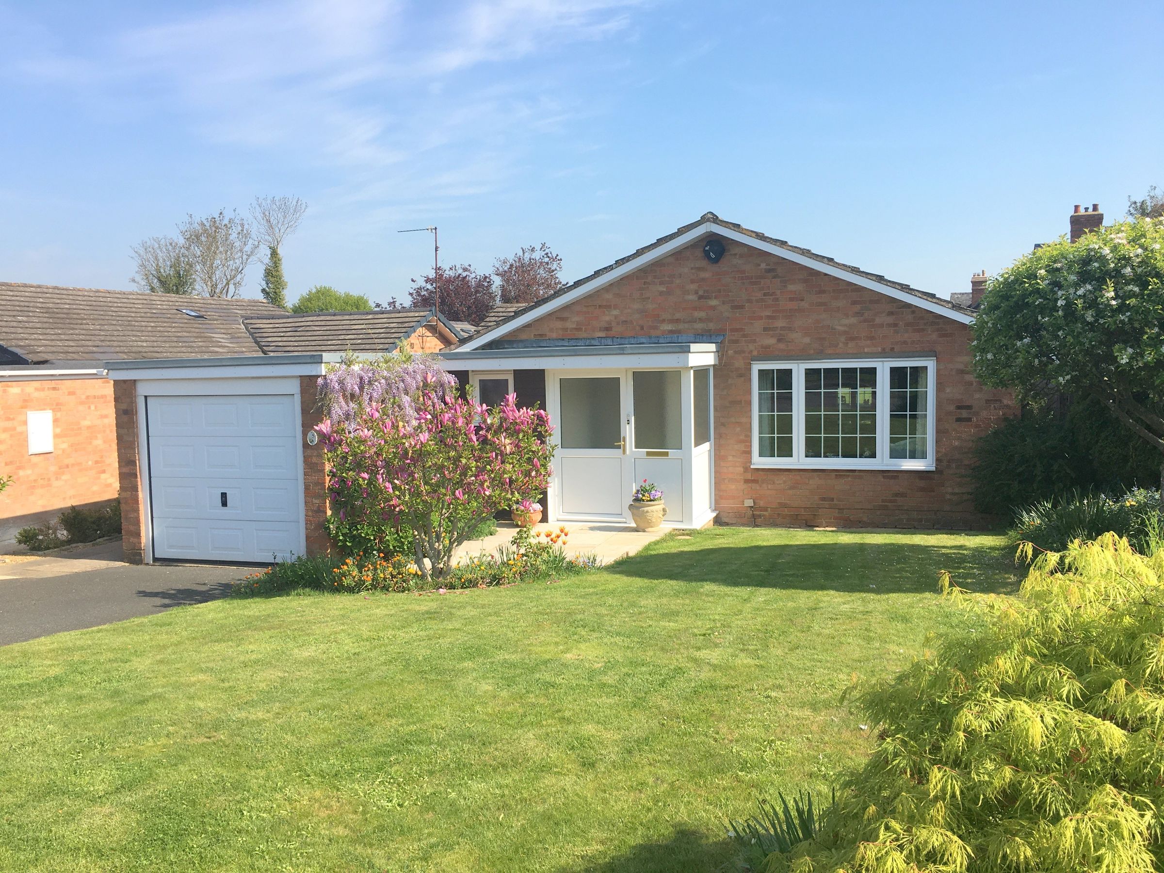 3 bed detached bungalow for sale in Far Sandfield, Churchdown