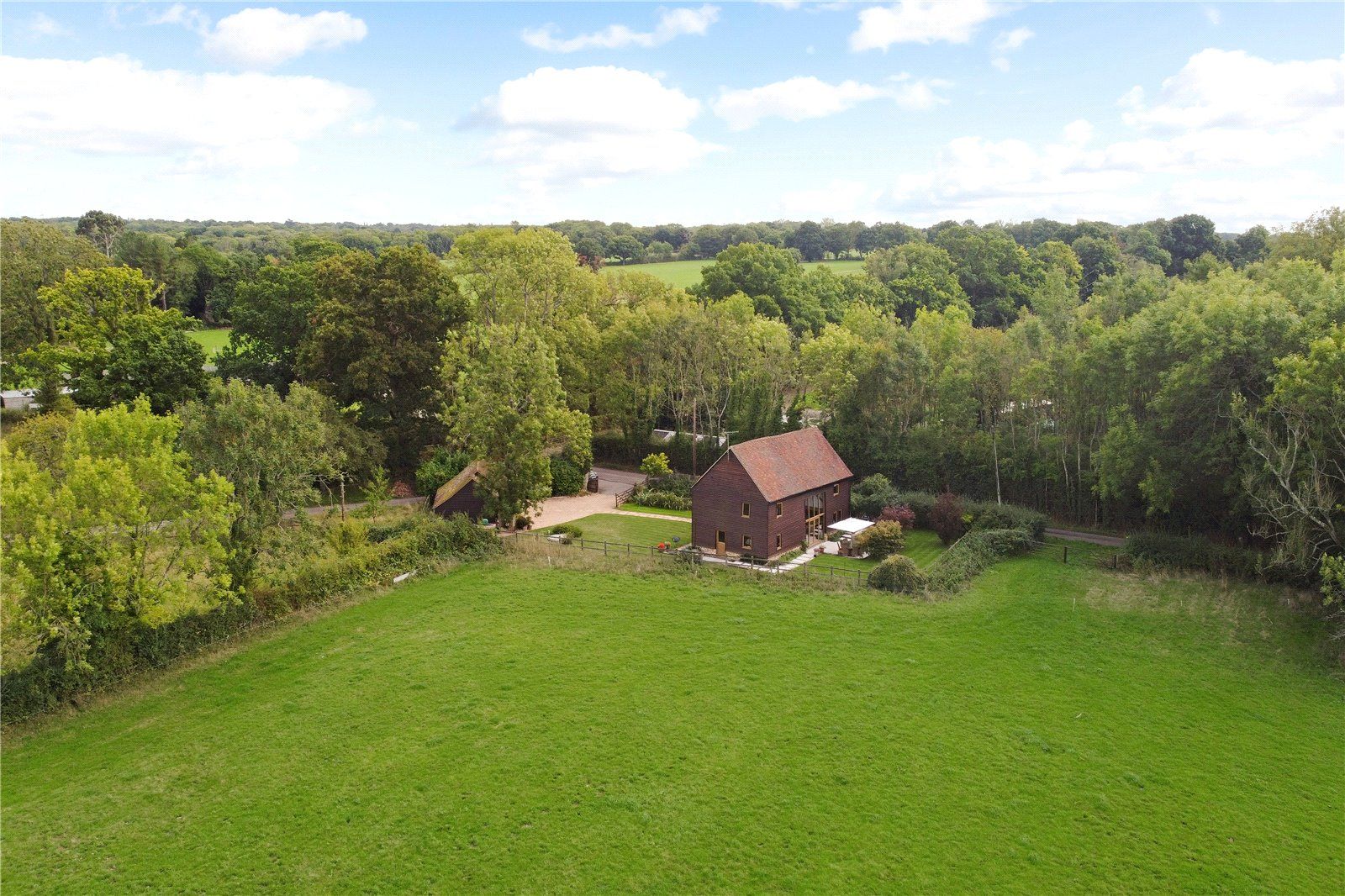 3 bed barn conversion for sale in Naldretts Lane, Rudgwick, Horsham