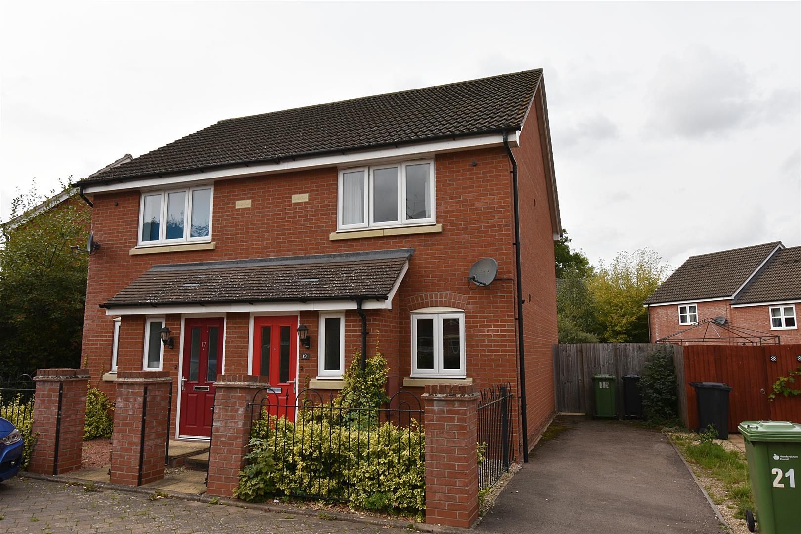 2 bed semidetached house for sale in Sycamore Avenue, Belmont