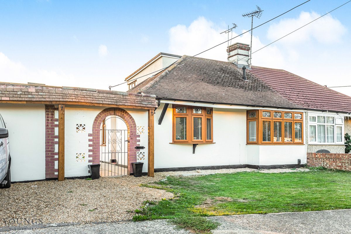 3 bed property for sale in Hawkesbury Road, Canvey Island SS8 Zoopla