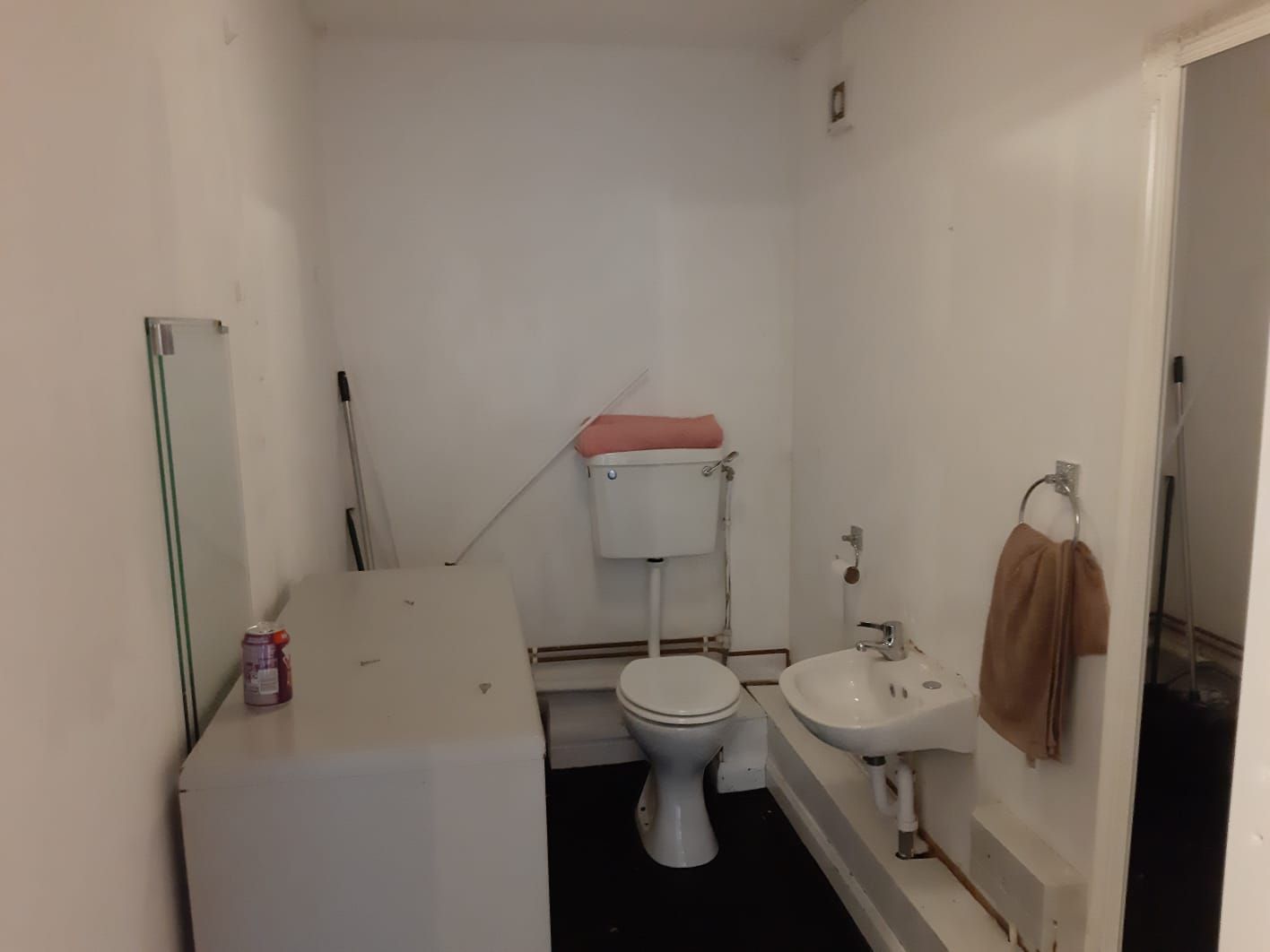 Retail premises to let in Victoria Street, Stanton Hill, SuttonIn