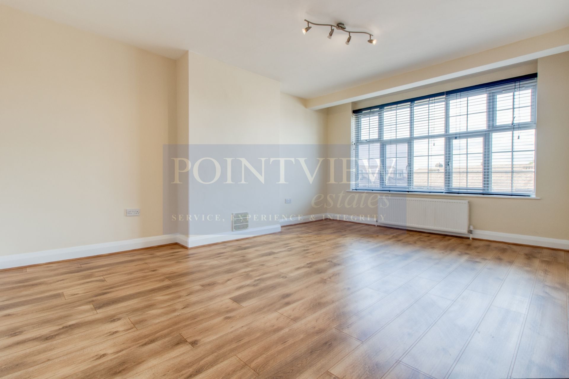 2 bed flat to rent in Wynash Gardens, Carshalton Road, Carshalton SM5