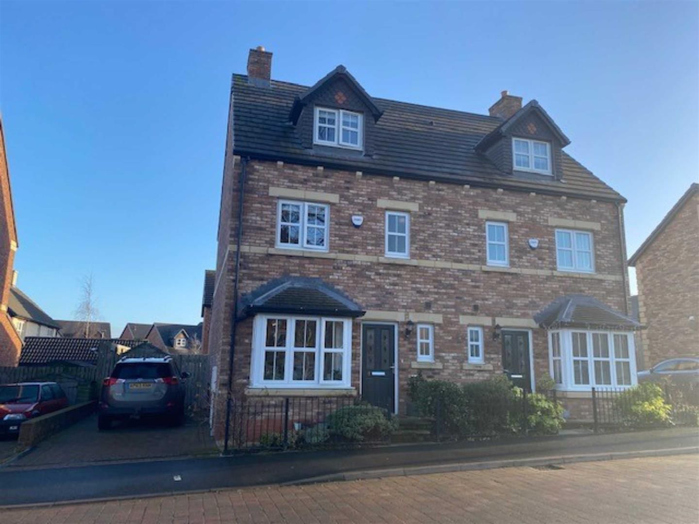 4 bed semidetached house to rent in Southwell Square, The Ridings