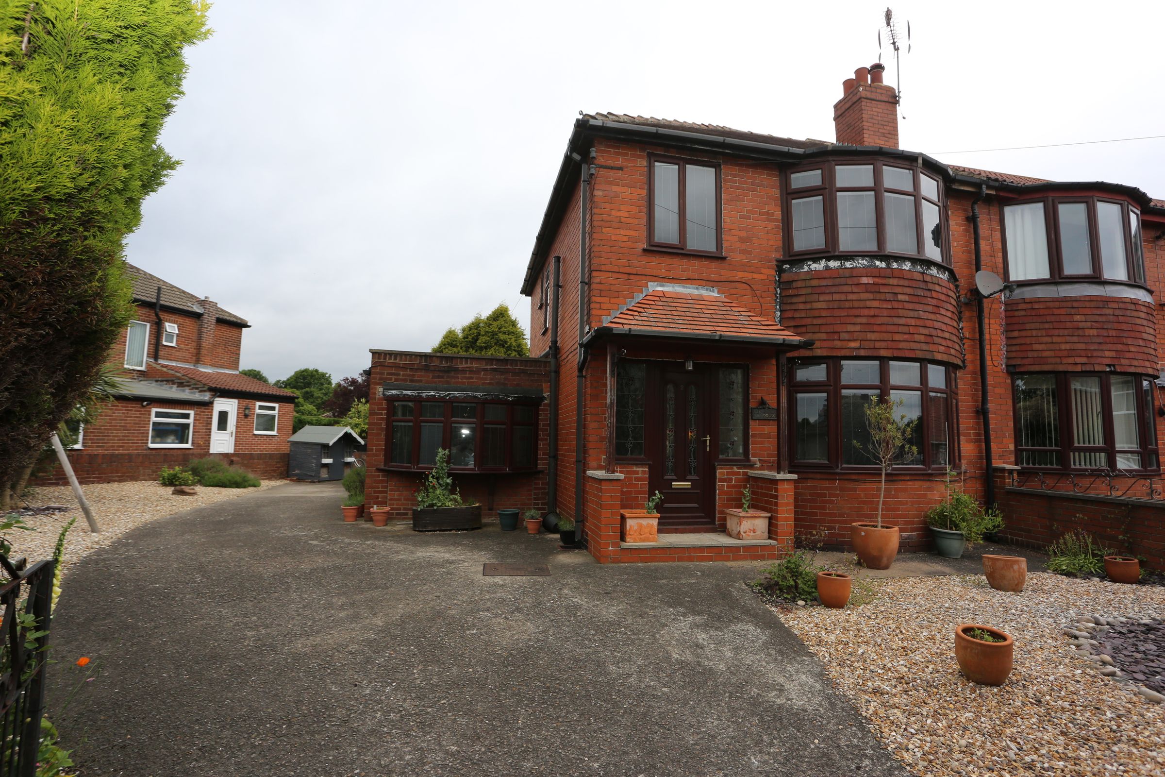 4 bed semidetached house for sale in West Farm Avenue, Middleton