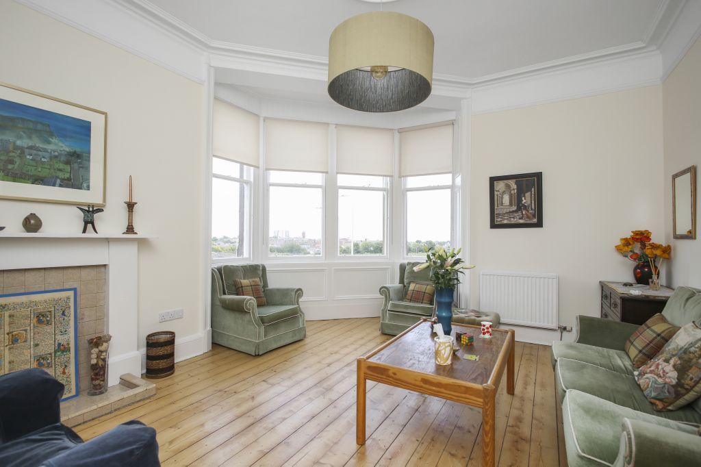 2 (1F2) Meadowbank Avenue, Meadowbank, Edinburgh EH8  