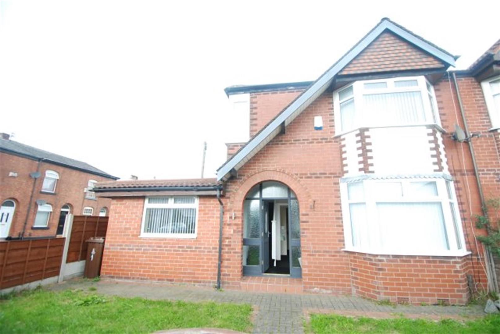 3 bed semidetached house to rent in Rydal Avenue, Droylsden