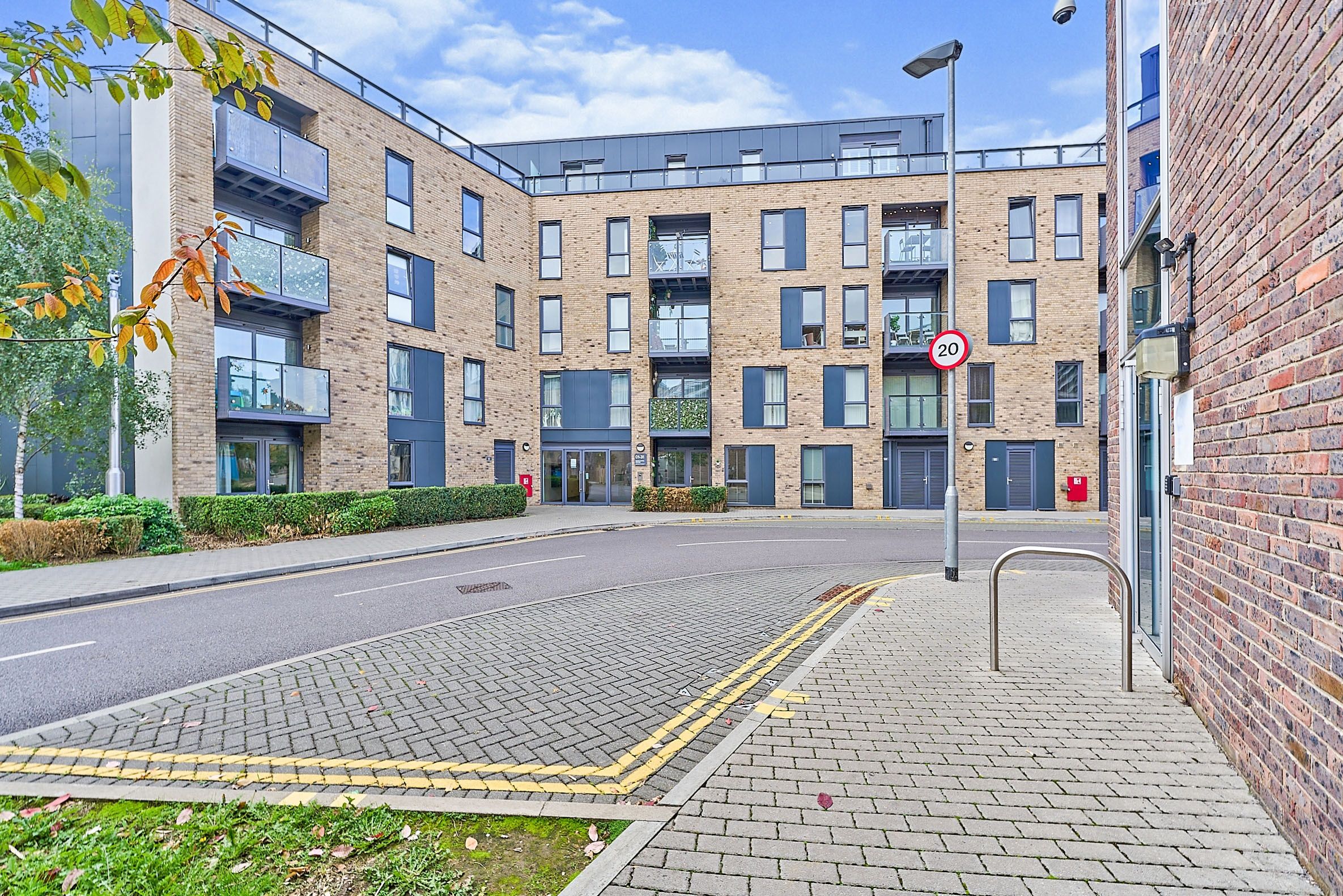 1 bed flat for sale in Market Street, Addlestone KT15 Zoopla