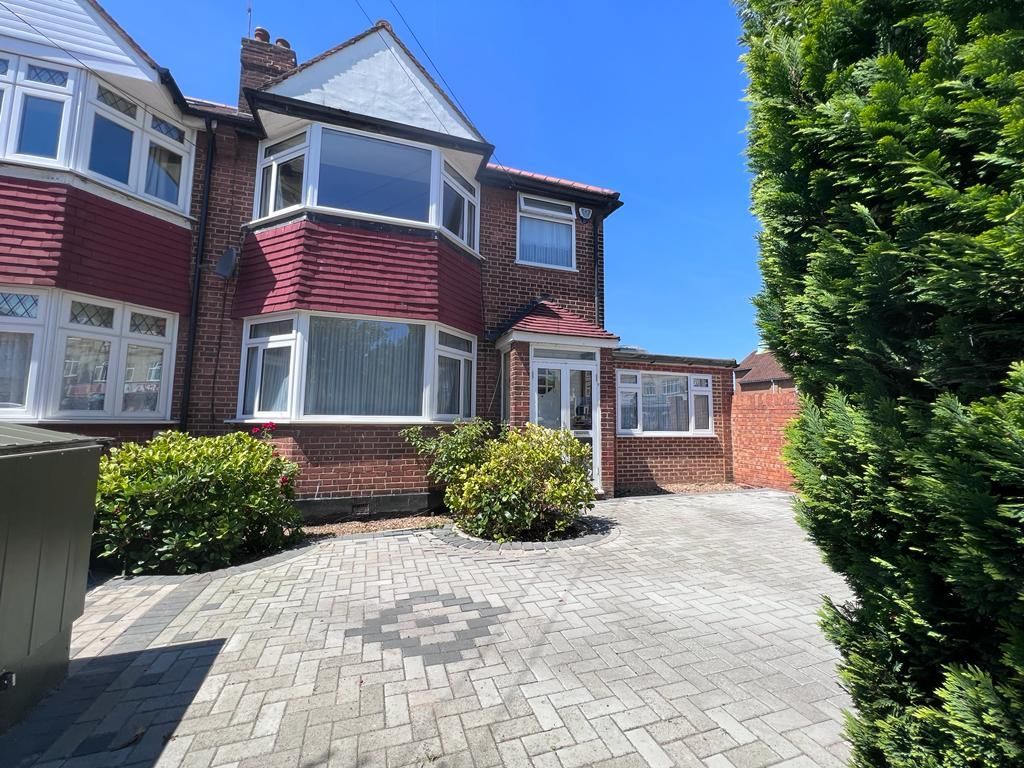 4 bed semidetached house for sale in Mossville Gardens, Morden SM4