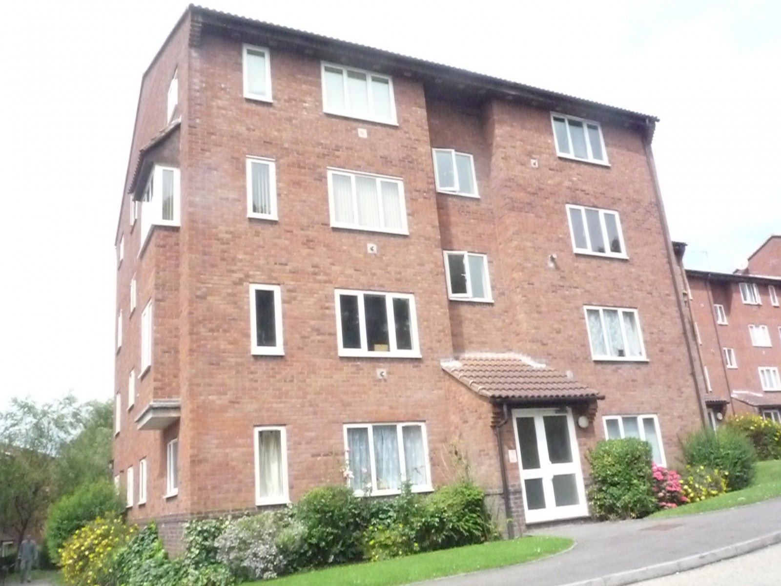 1 bed property to rent in St. Leonards Park, East Grinstead RH19 Zoopla