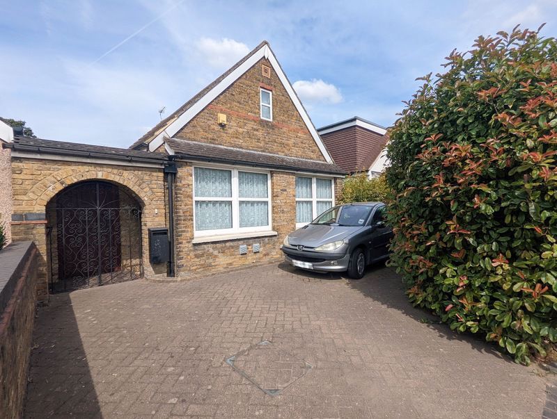 3 bed detached bungalow for sale in Hounslow Road, Feltham TW14 Zoopla