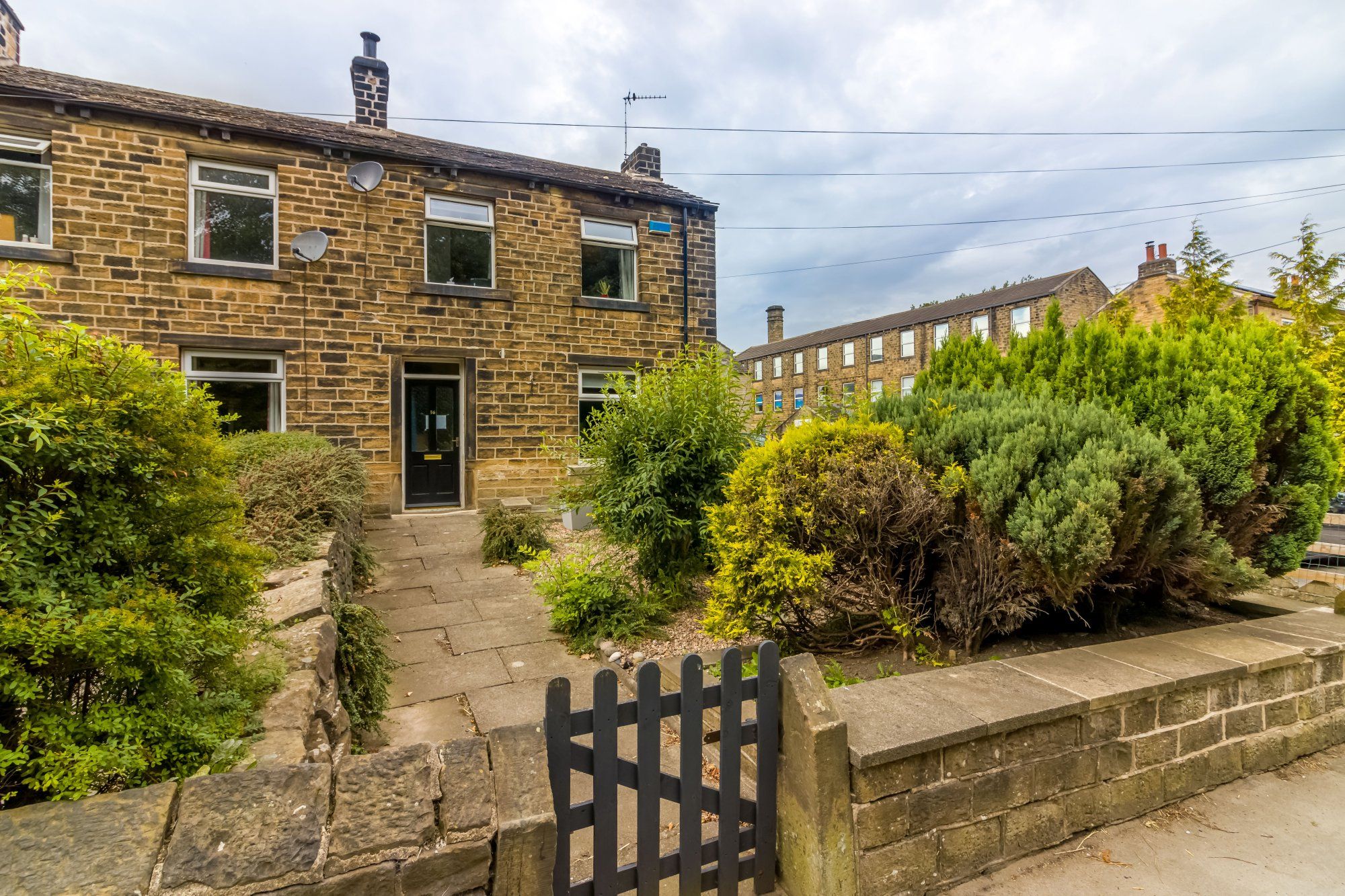 3 bed end terrace house to rent in Abbey Road, Shepley, Huddersfield