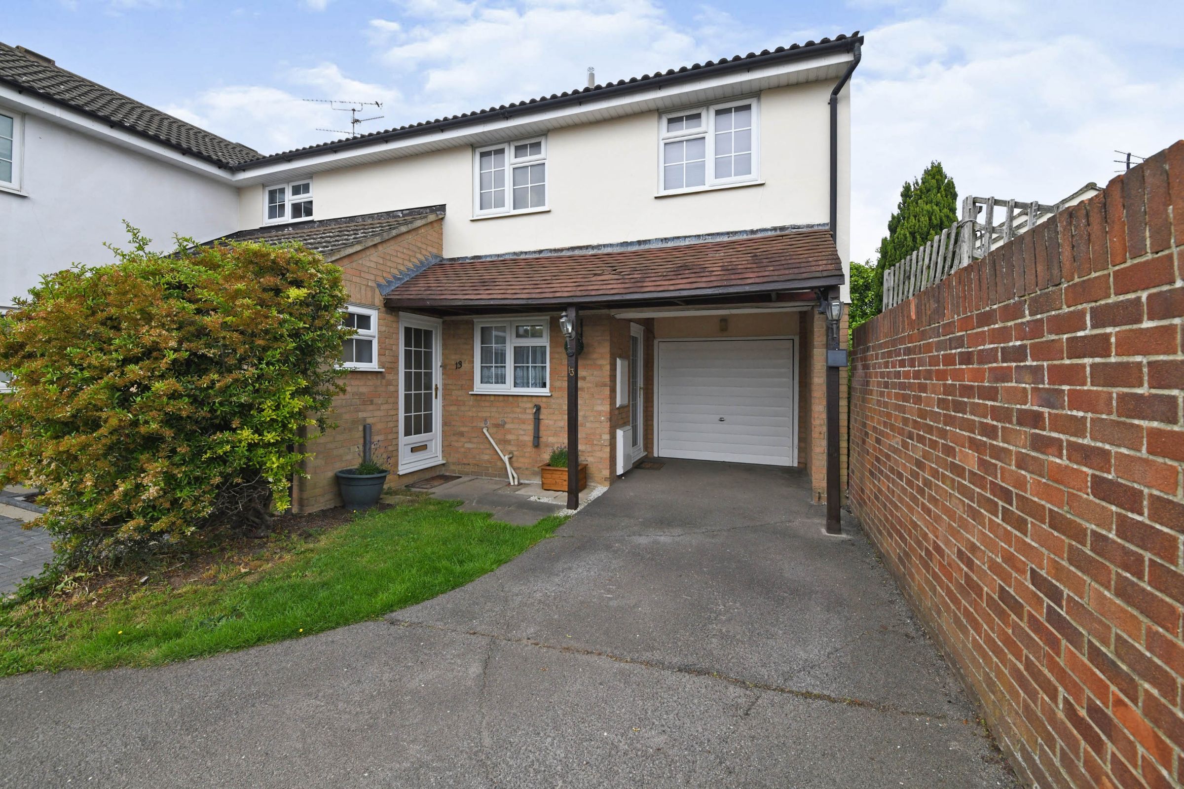 4 bed semidetached house for sale in Paddock Drive, Chelmsford CM1