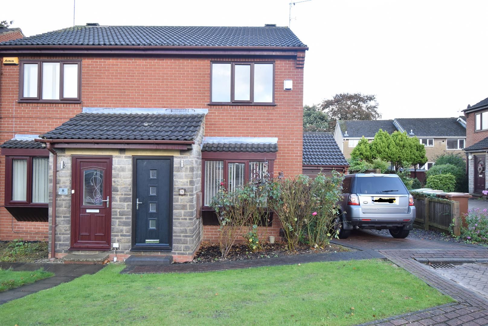 2 bed semidetached house to rent in Carlton Court WF5 Zoopla