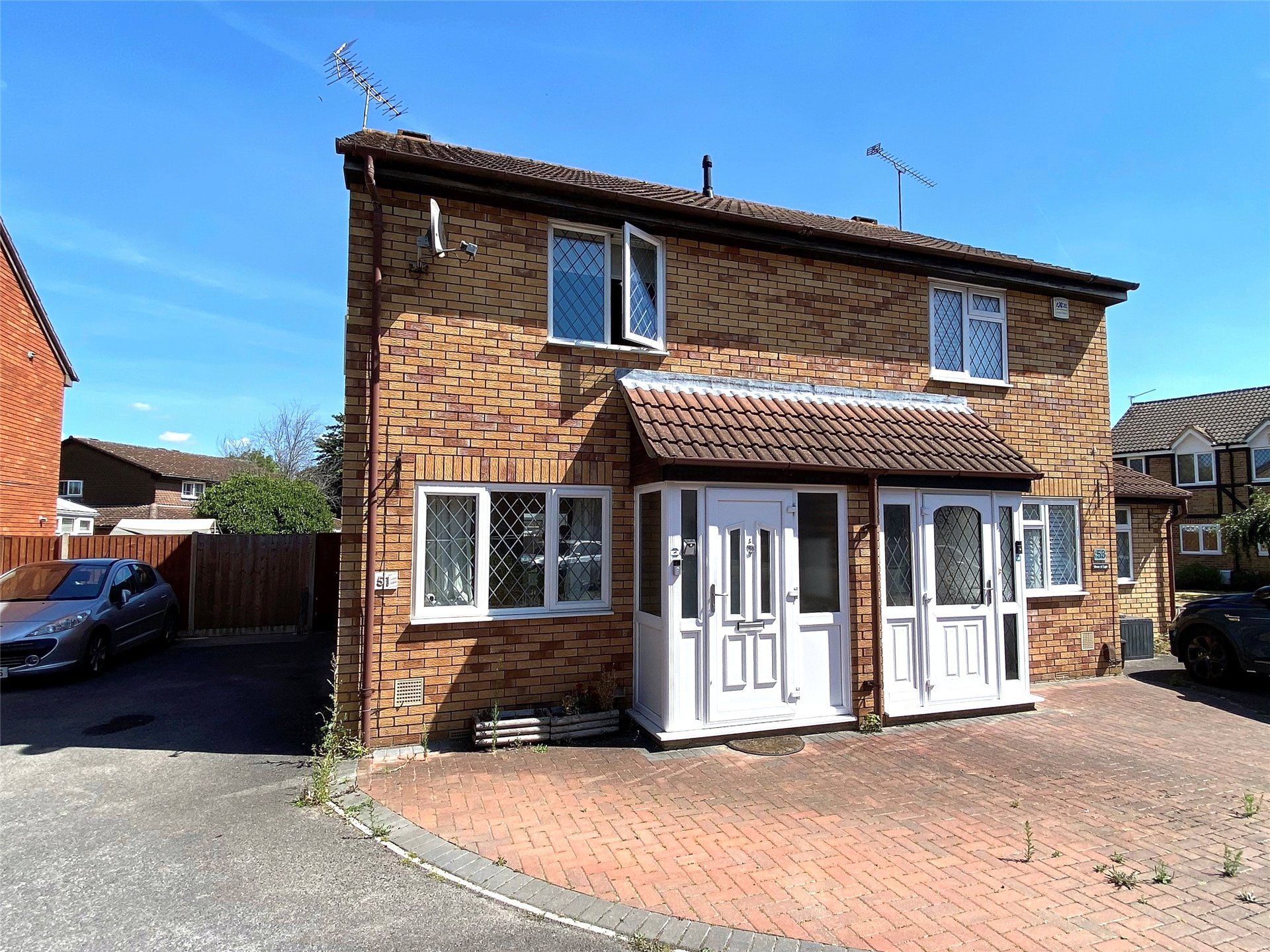 3 bed semidetached house for sale in Laburnum Road, Winnersh