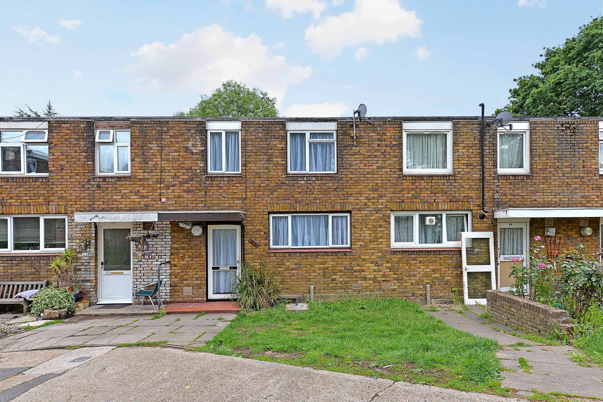 4 bed flat to rent in Upgrove Manor Way, Cressingham Gardens, Tulse