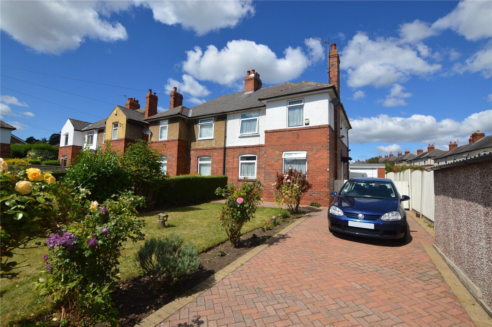 3 bed semidetached house for sale in West View, Oulton, Leeds, West