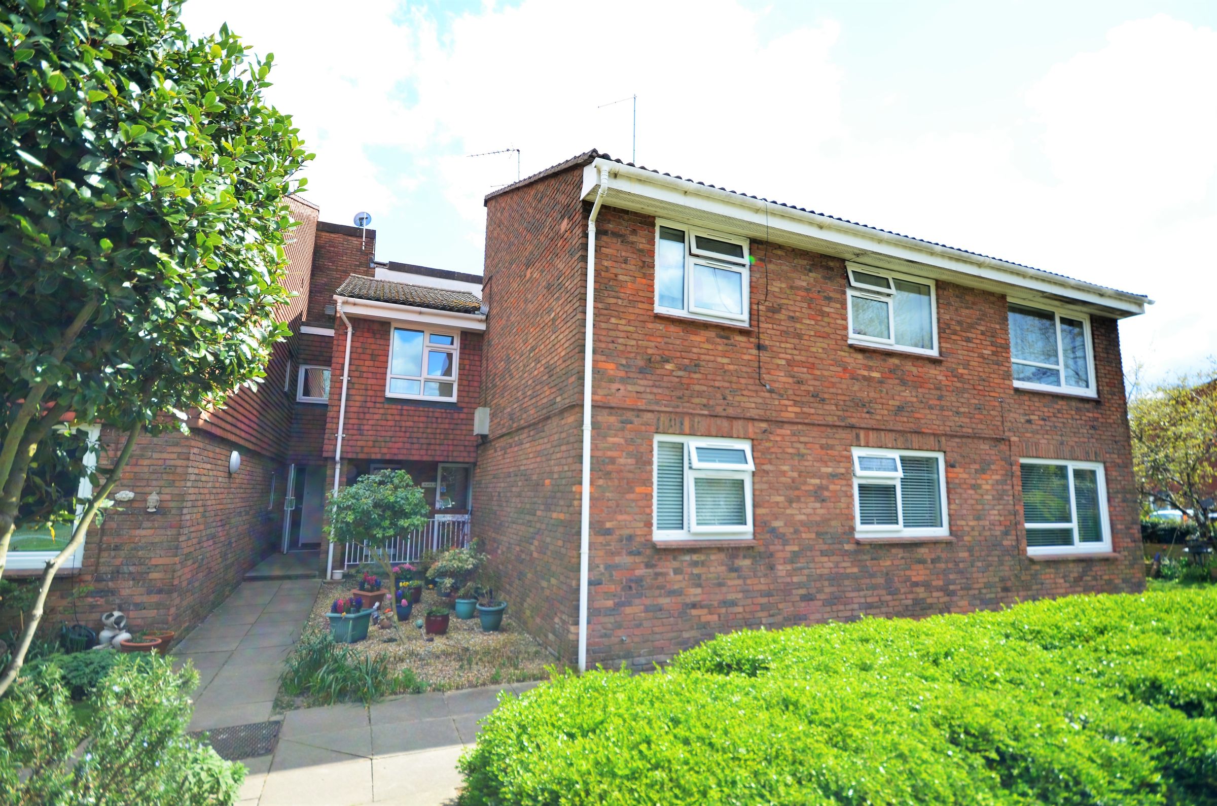 Bankside Farnham Surrey GU9  