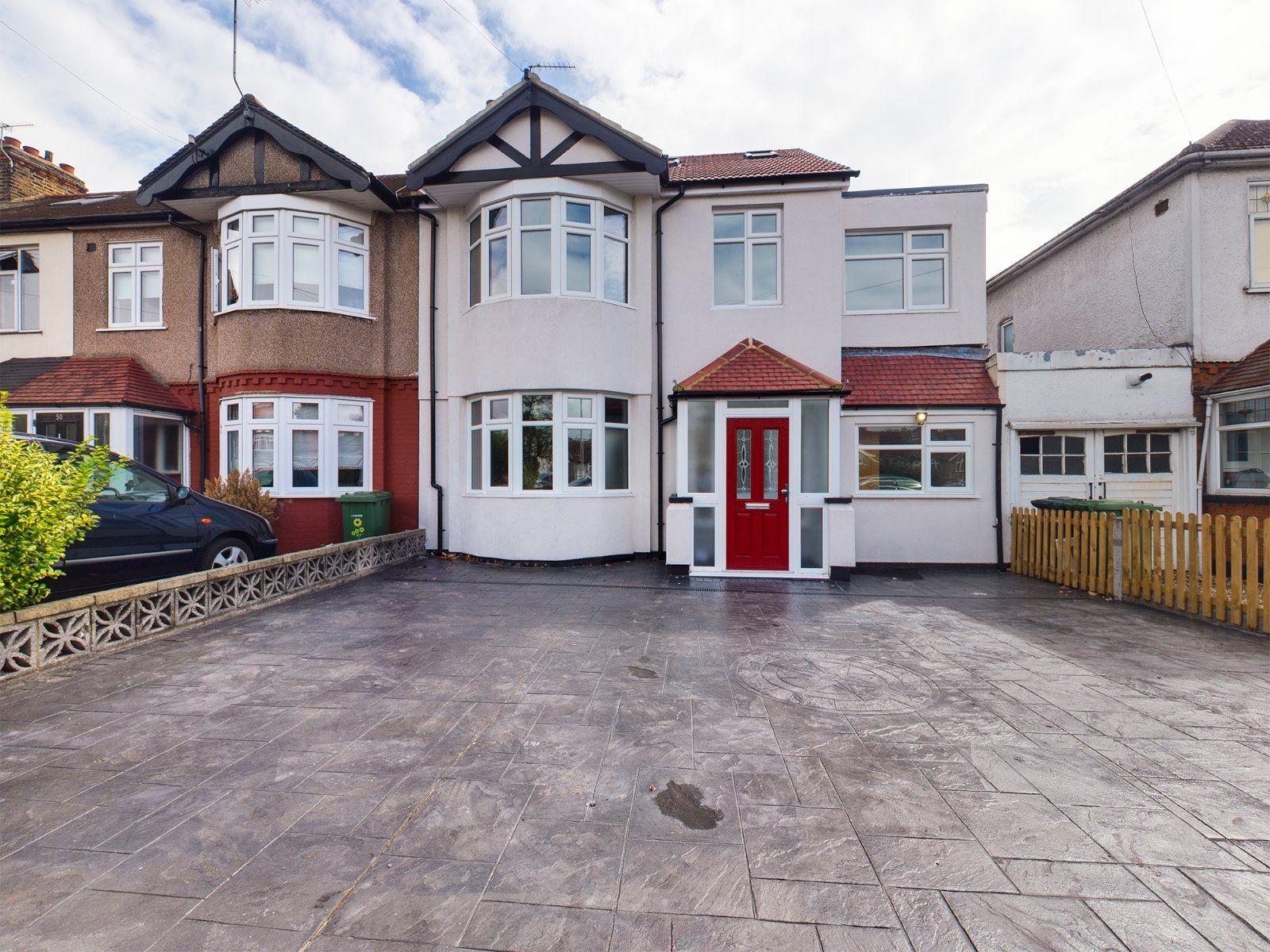 5 bed semidetached house for sale in Eastern Avenue East, Romford RM1