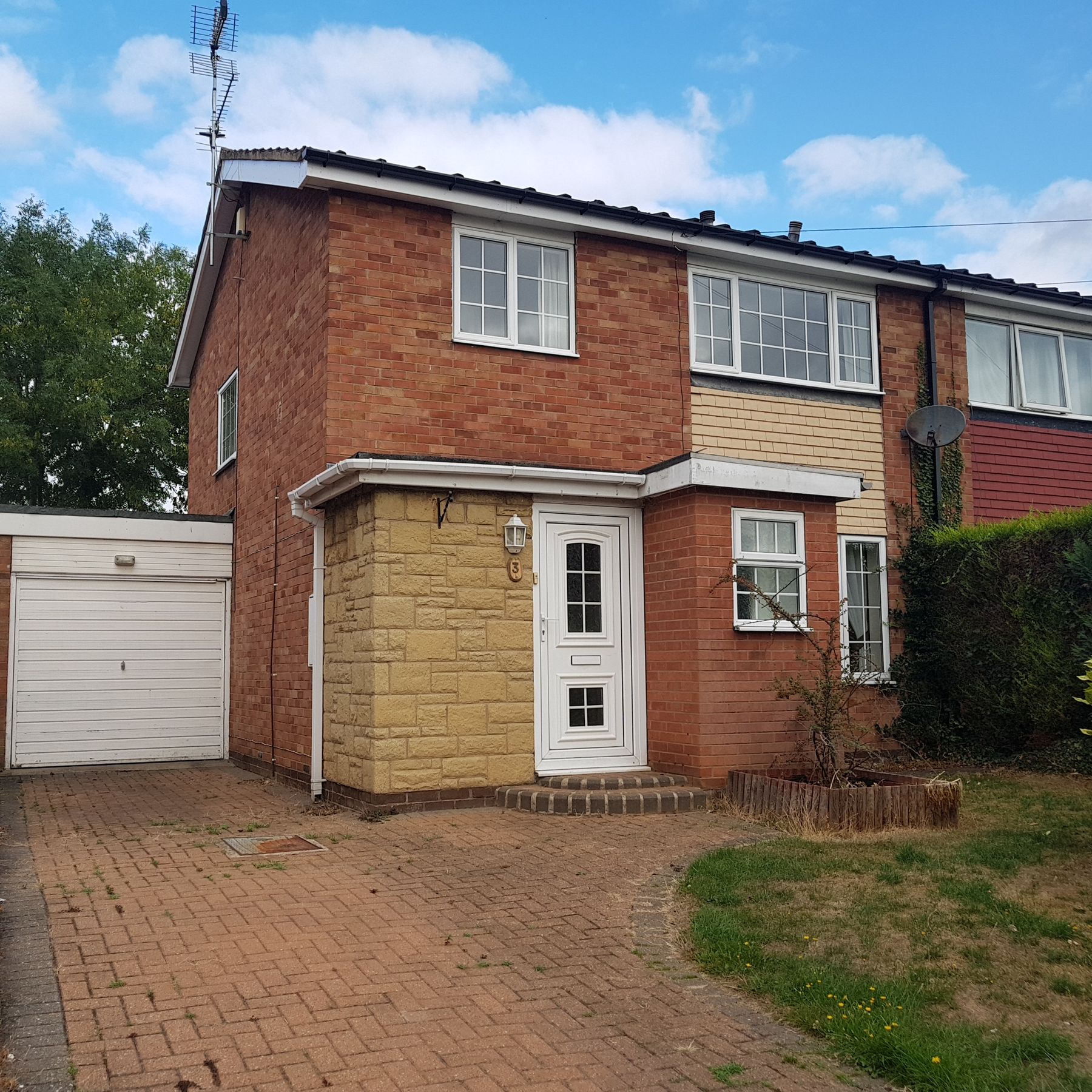 3 bed semidetached house to rent in Pembroke Drive, CarltonIn