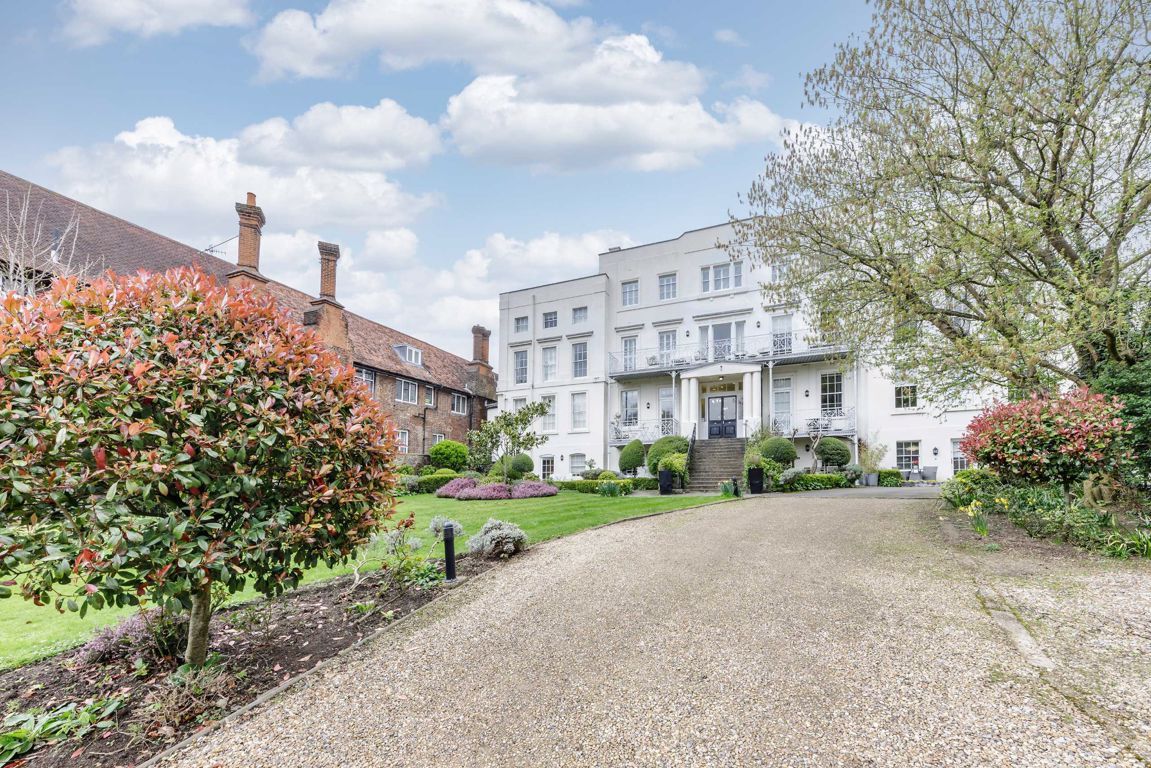 Studio to rent in Hampton Court Road, East Molesey KT8 Zoopla