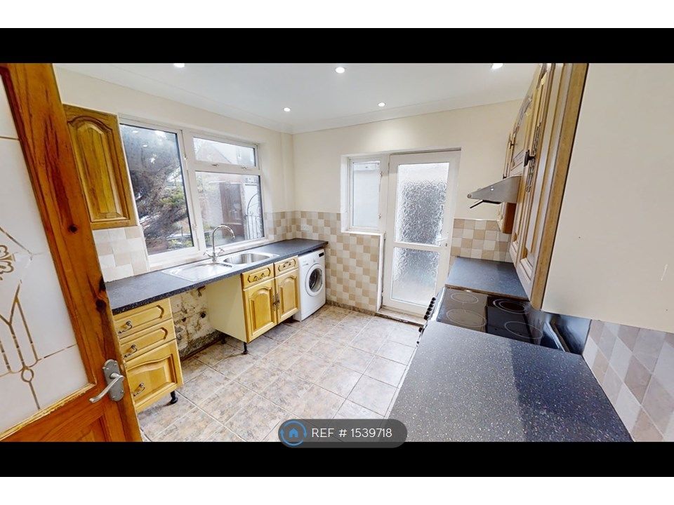 3 bed semidetached house to rent in Ambleside Avenue, Bristol BS10