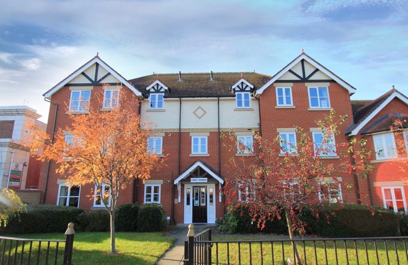 2 bed flat for sale in Penrhyn Avenue, Rhos On Sea, Colwyn Bay LL28