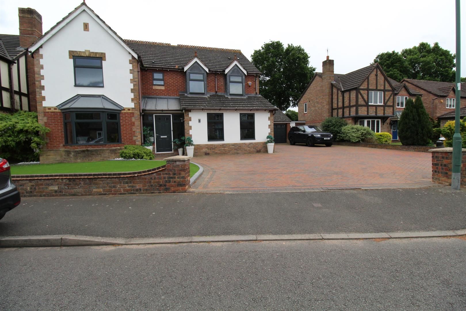 5 bed detached house for sale in Maple Leaf Drive, Marston Green