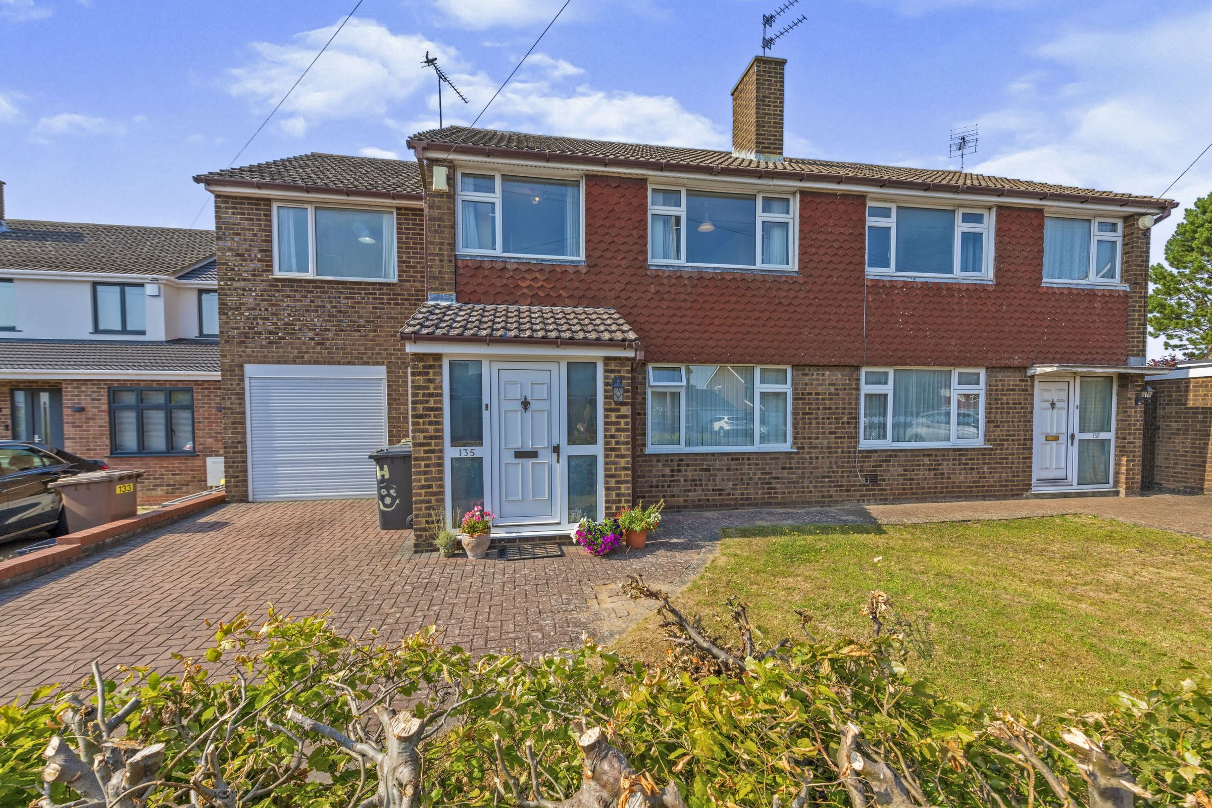 2 bed semidetached house for sale in Kinross Crescent, Luton LU3 Zoopla