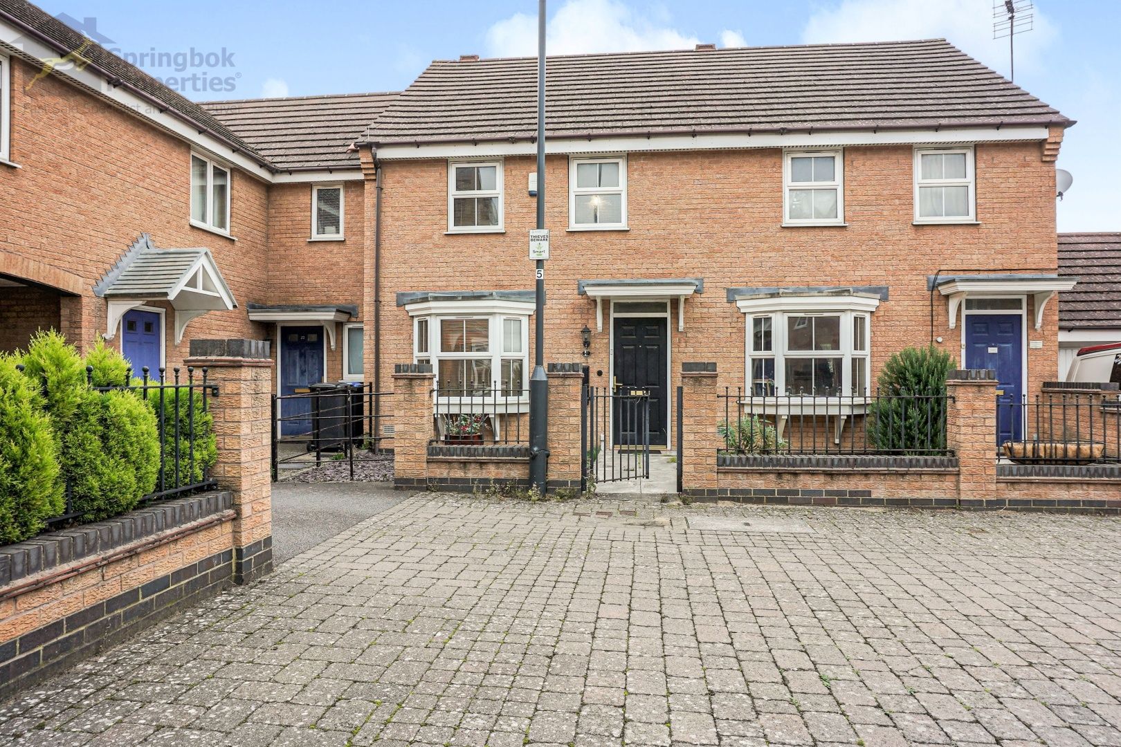 3 bed terraced house for sale in Crackthorne Drive, Rugby, Warwickshire